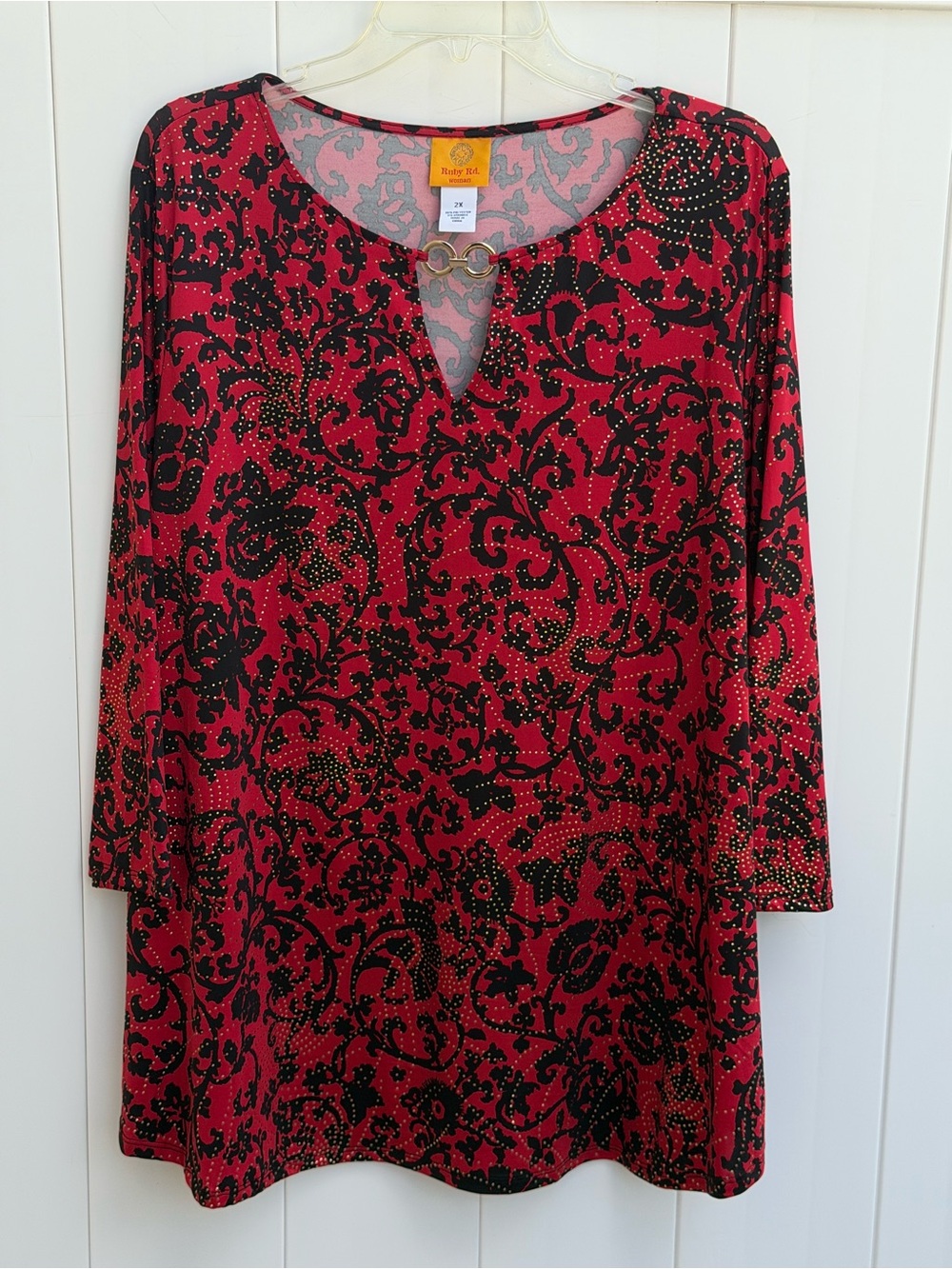 Ruby Rd. Woman 2X Red & Black Print Gold Ring, Tiny Gold Studs Tunic
